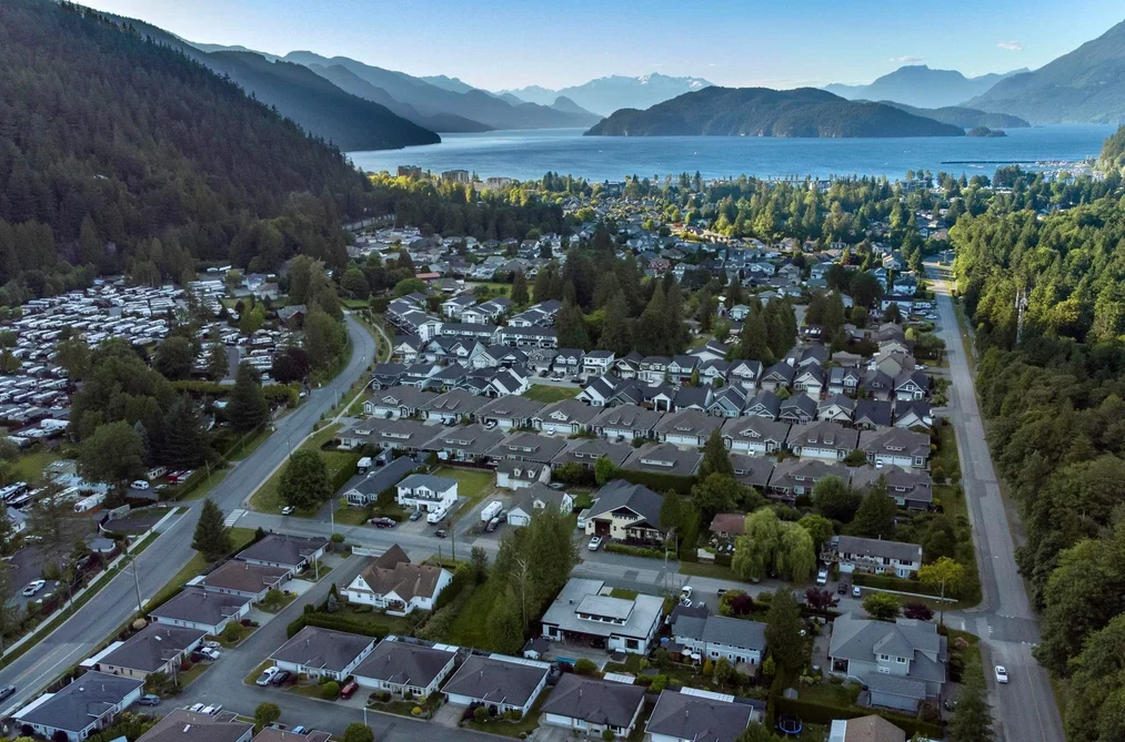 464 ALDER AVENUE, Harrison Hot Springs BC V0M 1K0, Harrison Hot Springs BC — Residential for Sale - Photo 2