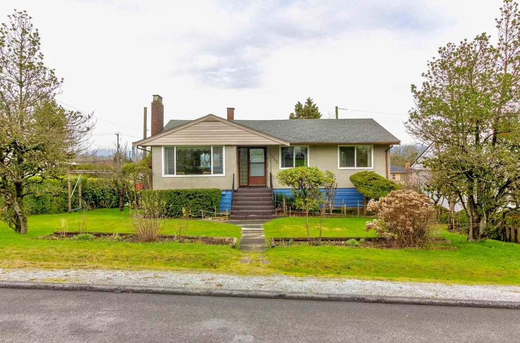 House for sale at 4645 Charlotte Court Burnaby British Columbia - MLS: R3107785