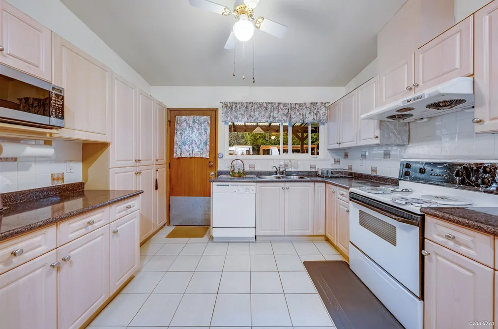 4646 CHARLOTTE COURT, Burnaby BC V5G 2R8, Burnaby BC — Residential for Sale - Photo 6