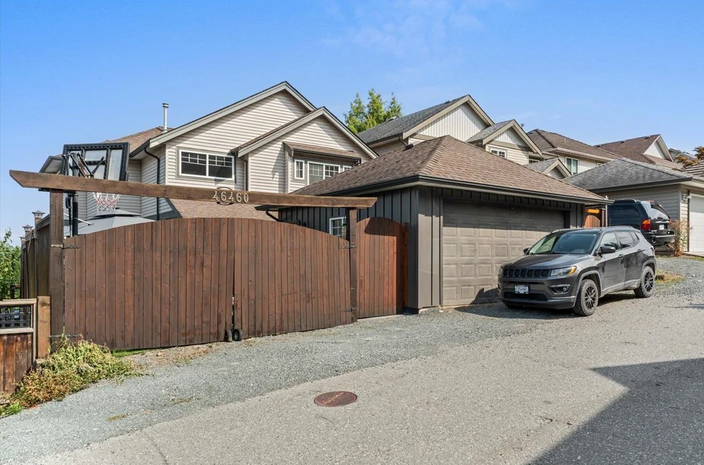46460 Sylvan Drive, Chilliwack, BC - MLS: R3168617 - Photo 2 46460 Sylvan Drive, Chilliwack, BC - MLS: R3168617 - Photo 2