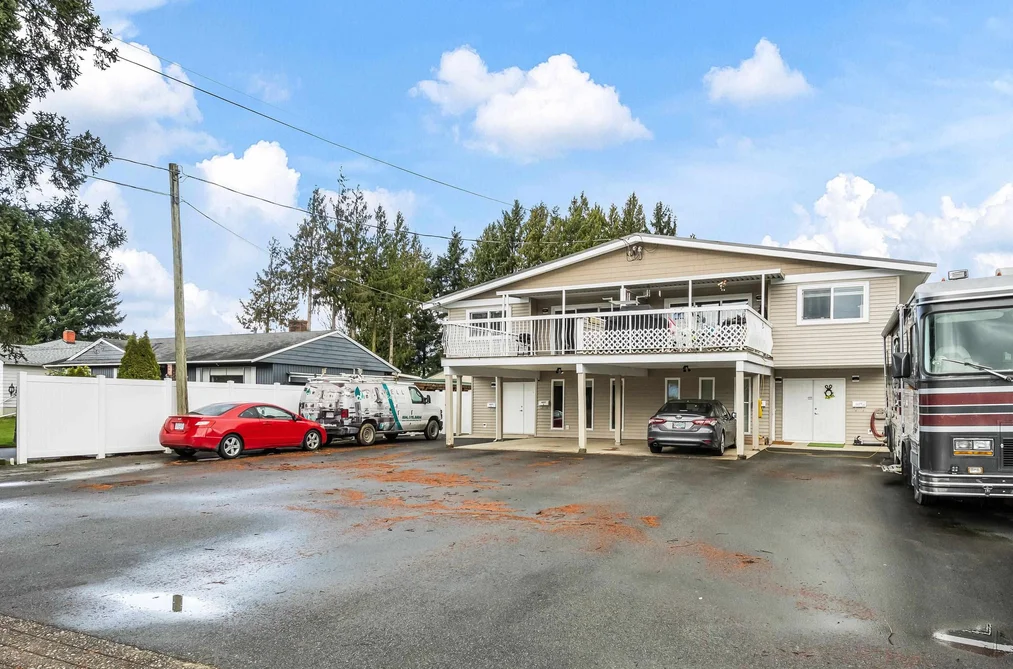 Quadruplex for sale at 46479 Brooks Avenue Chilliwack British Columbia - MLS: R3148421