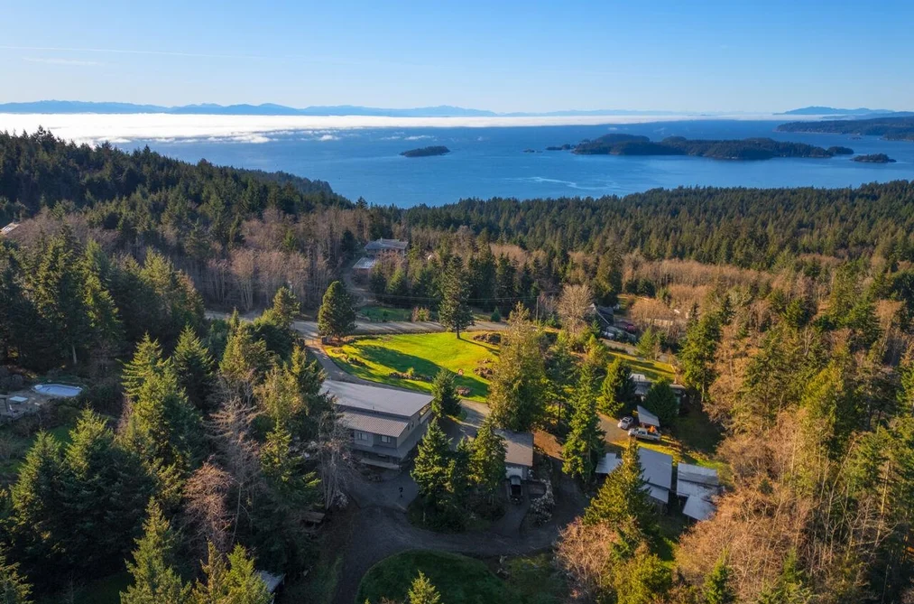 House for sale at 465 Sunset Road Bowen Island British Columbia - MLS: R3083054