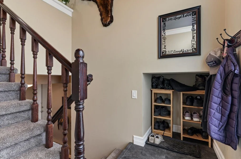 46533 DARLENE AVENUE, Chilliwack BC V2P 6W9, Chilliwack BC — Residential for Sale - Photo 2