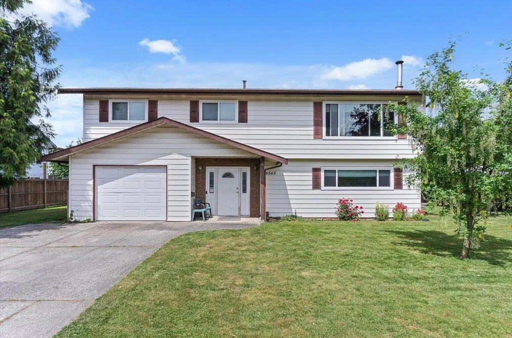 House for sale at 46565 Mccaffrey Boulevard Chilliwack British Columbia - MLS: R3124897