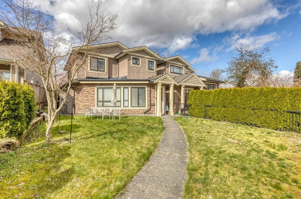 Duplex for sale at 4657 Buxton Court Burnaby British Columbia - MLS: R3102326