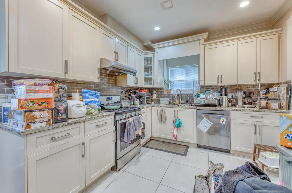 4657 BUXTON COURT, Burnaby BC V5H 1J1, Burnaby BC — Residential Income for Sale - Photo 5
