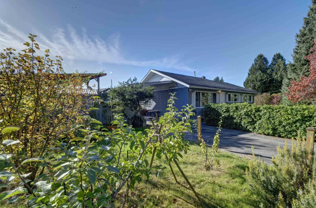 4657 WHITAKER ROAD, Sechelt BC V7Z 0E4, Sechelt BC — Residential for Sale - Photo 2