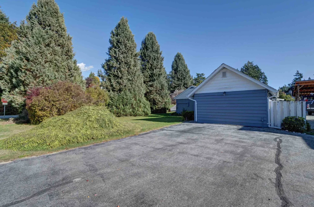 4657 WHITAKER ROAD, Sechelt BC V7Z 0E4, Sechelt BC — Residential for Sale - Photo 4