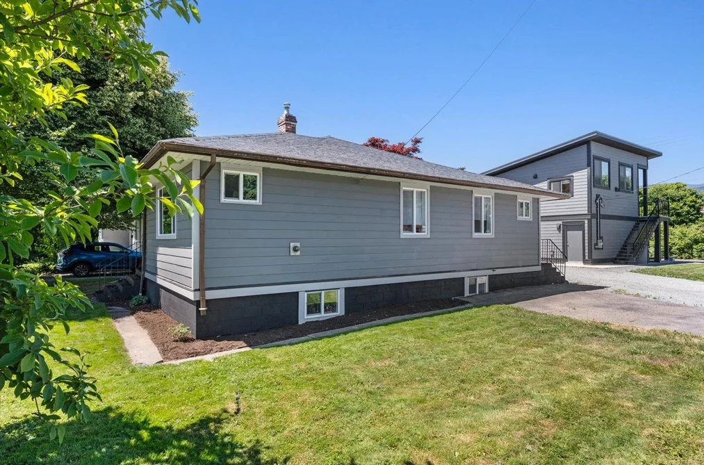 46591 PORTAGE AVENUE, Chilliwack, BC — Residential for Sale — Photo 4 of 40