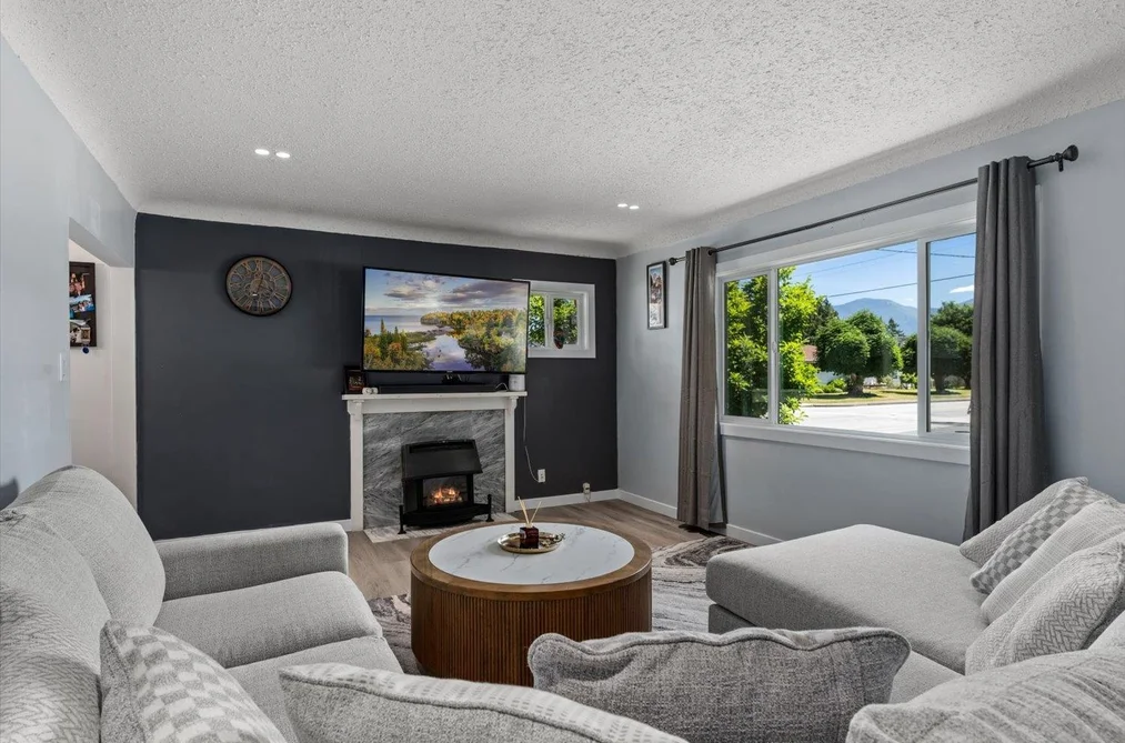 46591 PORTAGE AVENUE, Chilliwack, BC — Residential for Sale — Photo 6 of 40