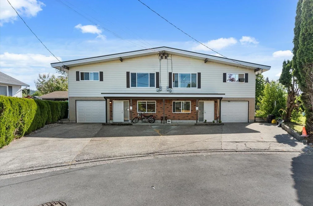 46675 ANDREWS AVENUE, Chilliwack BC V2P 7A2, Chilliwack BC — Residential Income for Sale - Photo 2