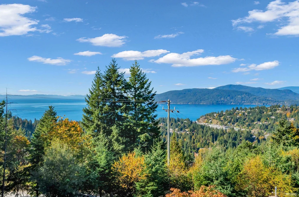 4673 WOODBURN ROAD, West Vancouver BC V7S 2W7, West Vancouver BC — Residential for Sale - Photo 2