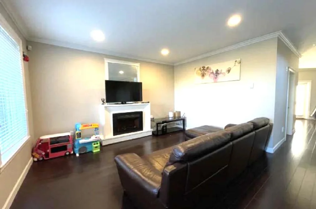 4675 BUXTON COURT, Burnaby BC V5H 1J1, Burnaby BC — Residential for Sale - Photo 2