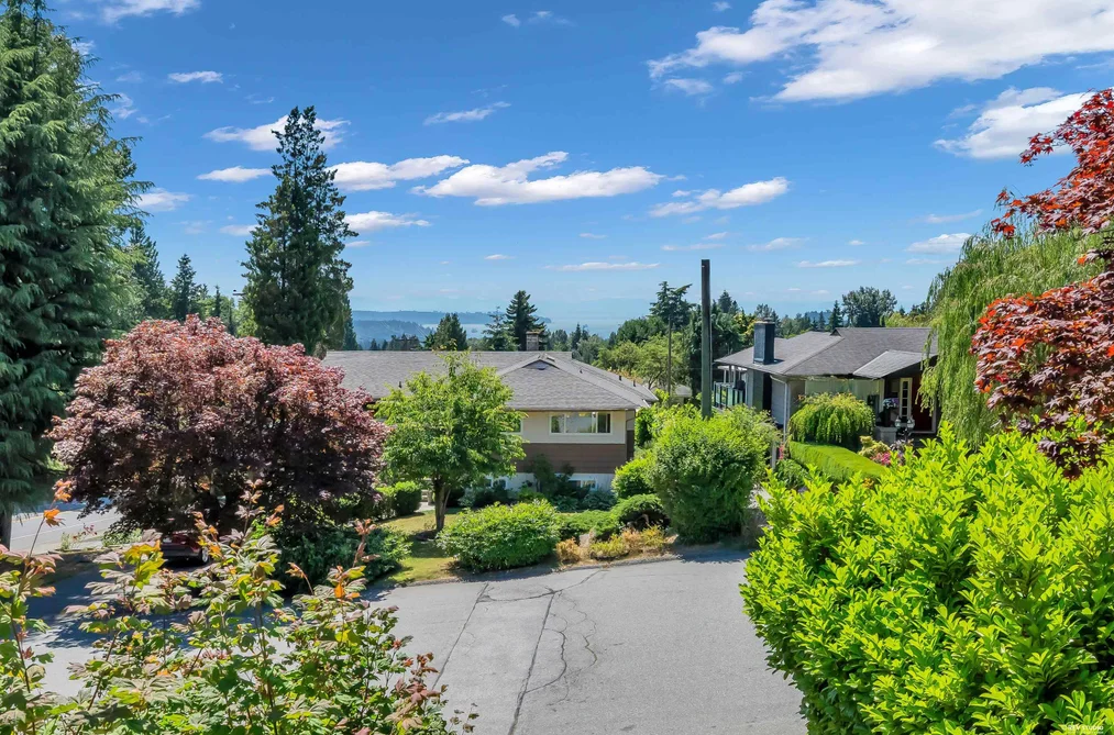House for sale at 468 Saville Crescent North Vancouver British Columbia - MLS: R3138290