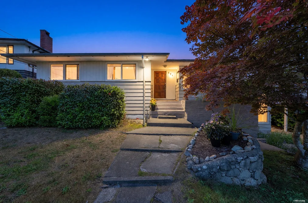 468 SAVILLE CRESCENT, North Vancouver BC V7N 3B1, North Vancouver BC — Residential for Sale - Photo 2