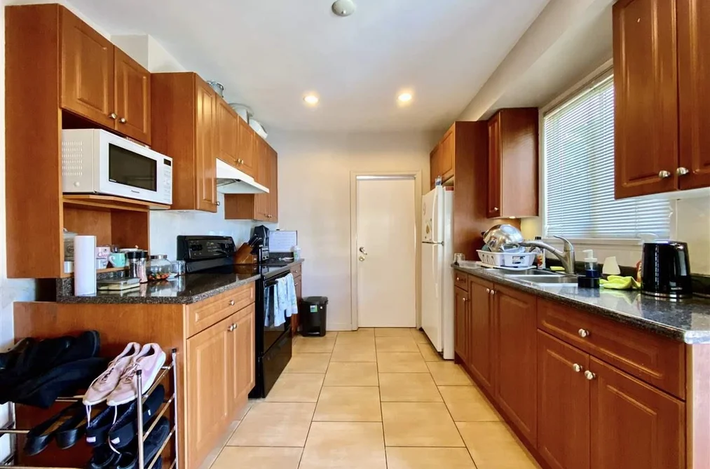 4680 Canada Way, Burnaby, BC - MLS: R3179840 - Photo 2 4680 Canada Way, Burnaby, BC - MLS: R3179840 - Photo 2