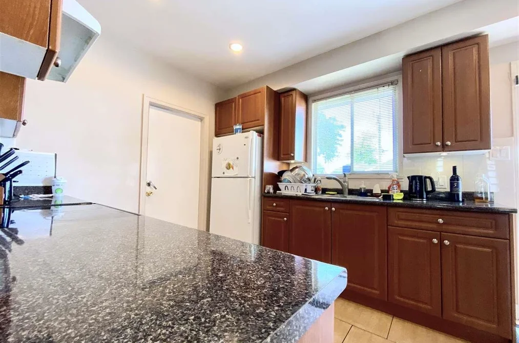4680 Canada Way, Burnaby, BC - MLS: R3179840 - Photo 3 4680 Canada Way, Burnaby, BC - MLS: R3179840 - Photo 3