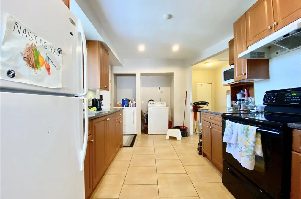 4680 Canada Way, Burnaby, BC - MLS: R3179840 - Photo 4 4680 Canada Way, Burnaby, BC - MLS: R3179840 - Photo 4