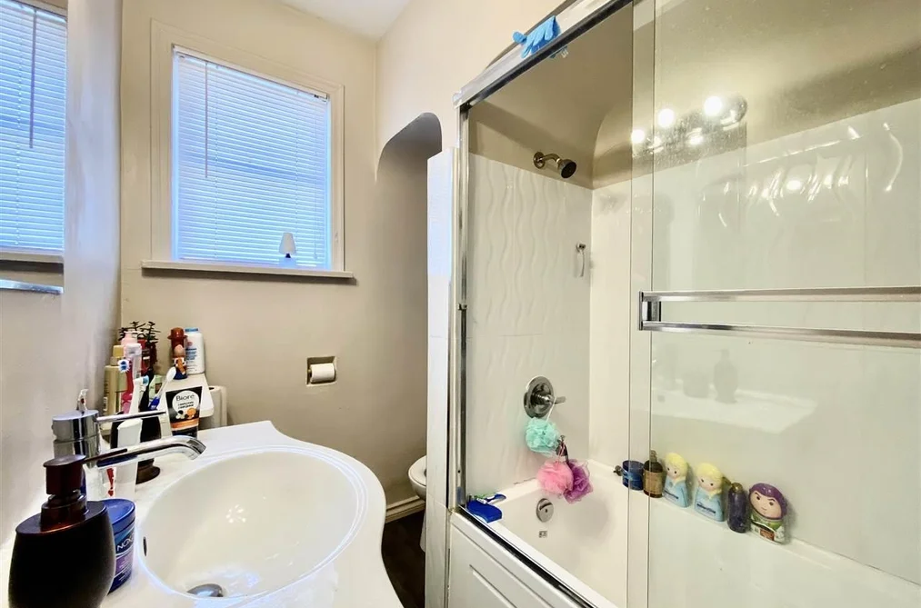 4680 Canada Way, Burnaby, BC - MLS: R3179840 - Photo 7 4680 Canada Way, Burnaby, BC - MLS: R3179840 - Photo 7