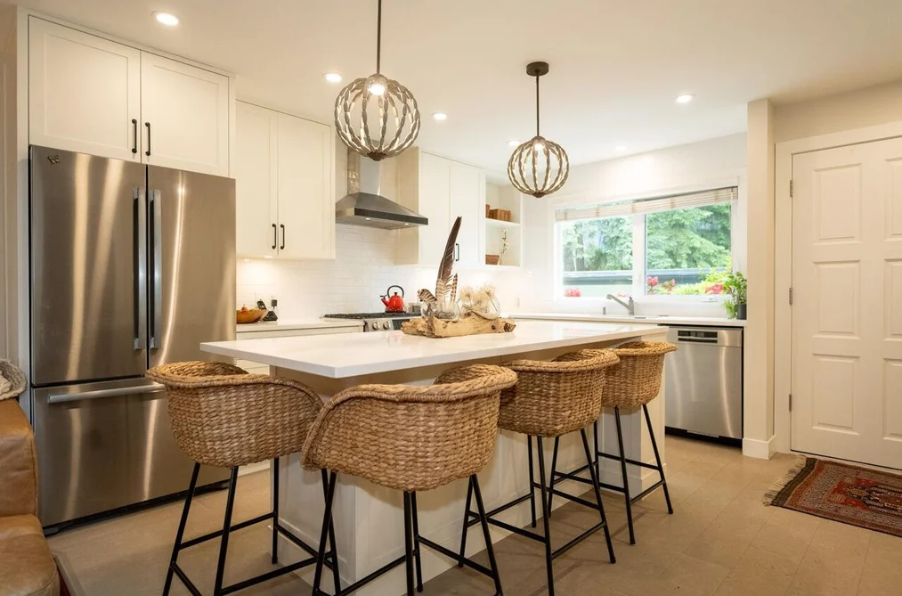 4689 HOSKINS ROAD, North Vancouver BC V7K 2R3, North Vancouver BC — Residential for Sale - Photo 2