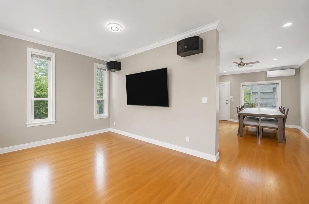 4694 NORTHVIEW COURT, Burnaby BC V5H 1E3, Burnaby BC — Residential for Sale — Photo 5 of 36