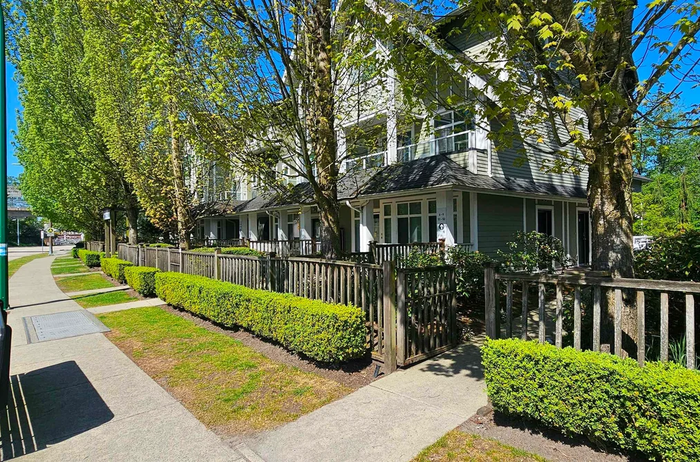 Townhouse for sale at 47 6965 Hastings Street Burnaby British Columbia - MLS: R3126682
