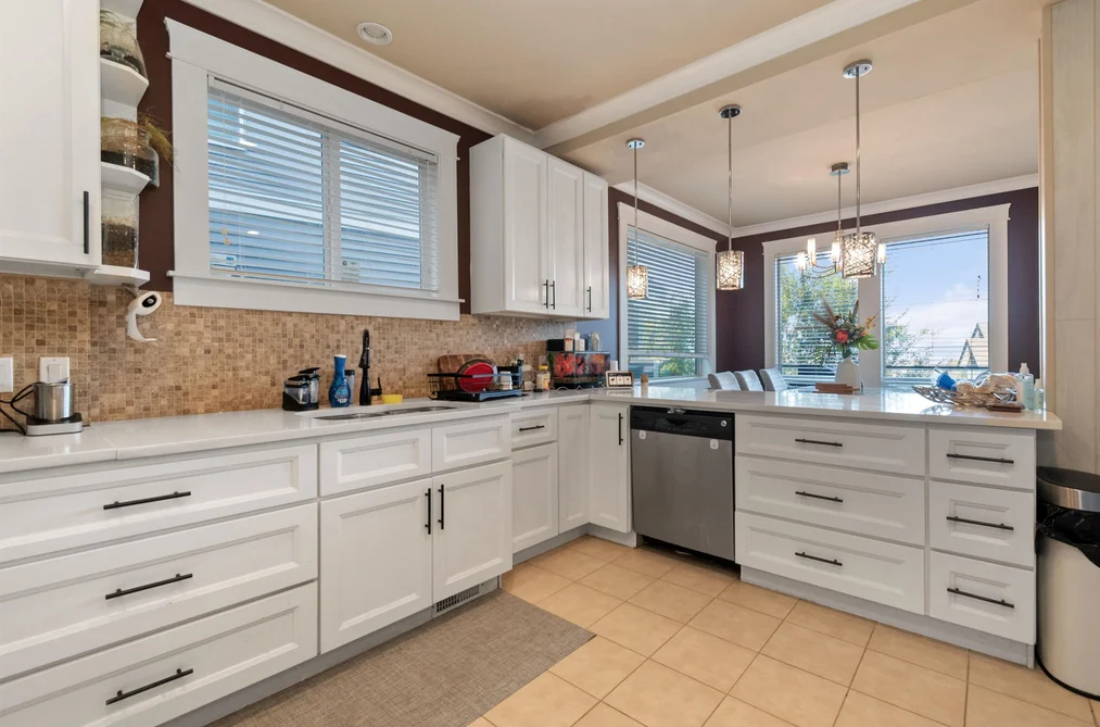 47202 SKYLINE DRIVE, Chilliwack BC V2R 0R4, Chilliwack BC — Residential for Sale - Photo 3