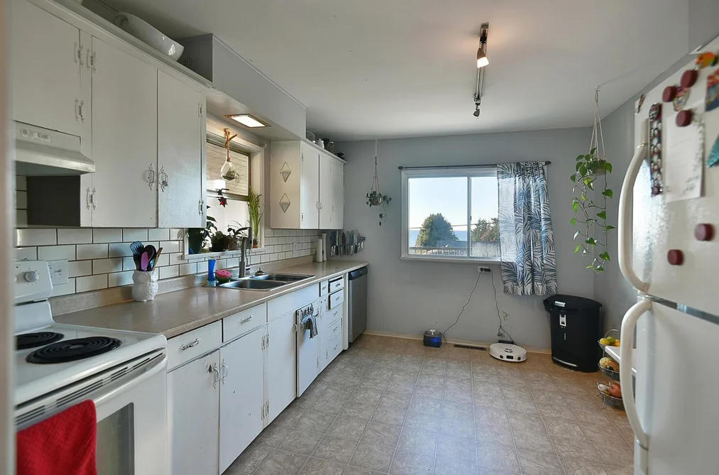 4726 LAUREL AVENUE, Sechelt BC V7Z 0E7, Sechelt BC — Residential for Sale - Photo 3