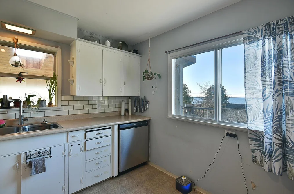 4726 LAUREL AVENUE, Sechelt BC V7Z 0E7, Sechelt BC — Residential for Sale - Photo 4