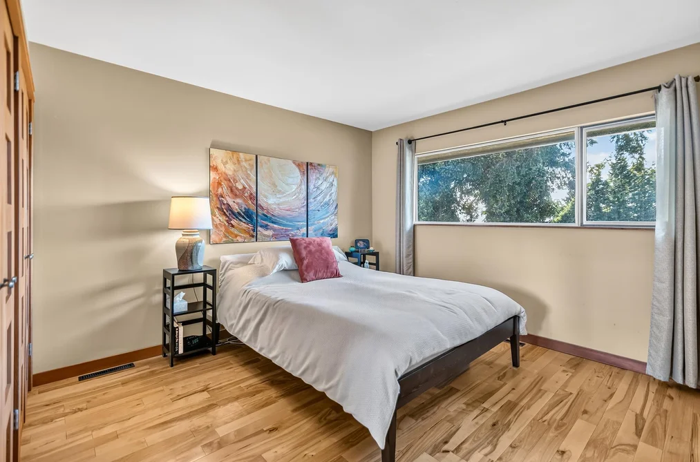 4735 Laurel Avenue, Sechelt, BC - House for Sale - Photo 12 of 36 4735 Laurel Avenue, Sechelt, BC - House for Sale - Photo 12 of 36