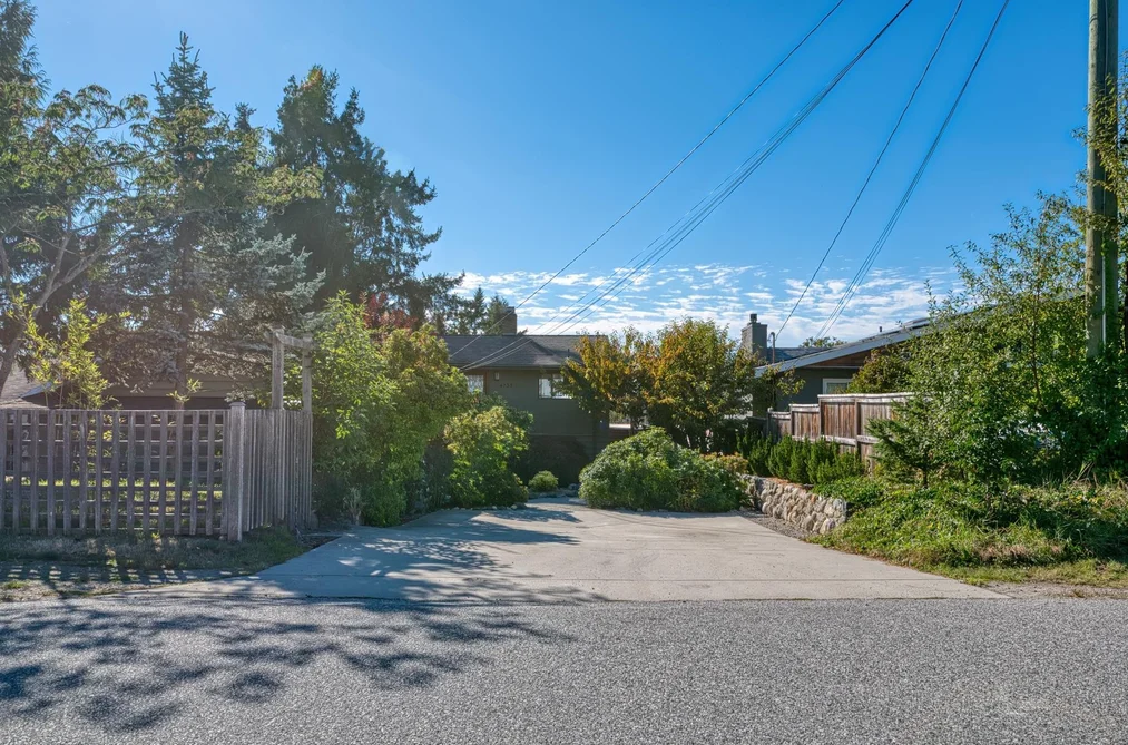 4735 Laurel Avenue, Sechelt, BC - House for Sale - Photo 23 of 36 4735 Laurel Avenue, Sechelt, BC - House for Sale - Photo 23 of 36