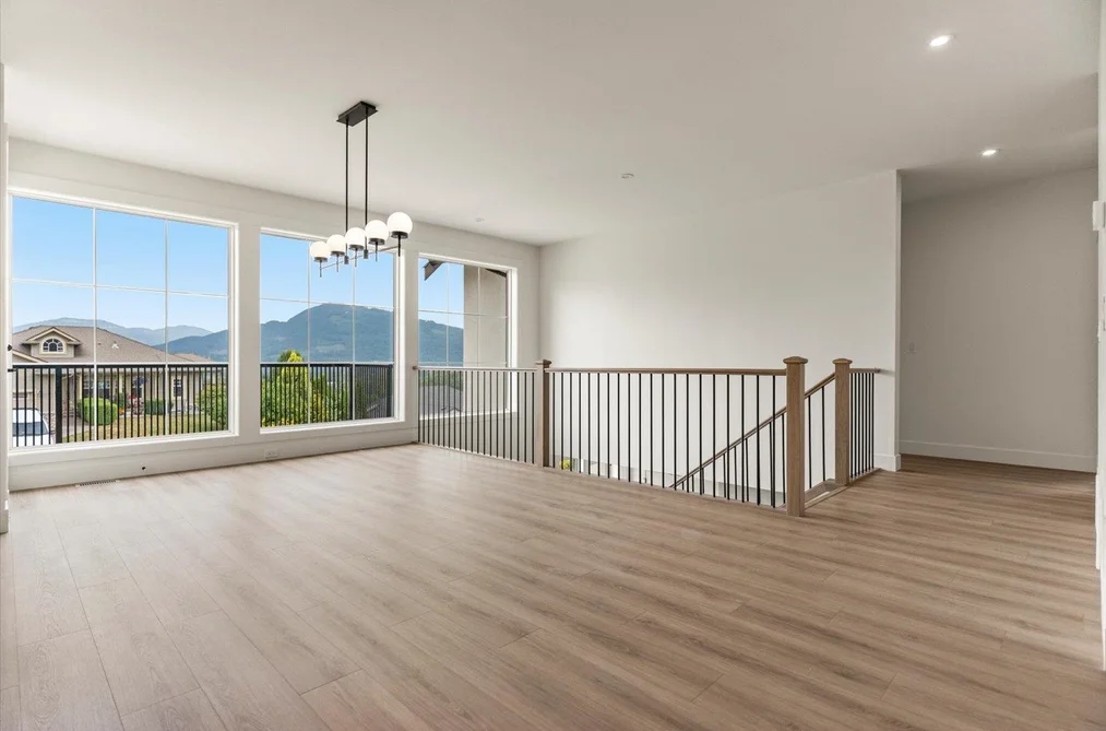 47388 CHARTWELL DRIVE, Chilliwack, BC — Residential for Sale — Photo 6 of 40