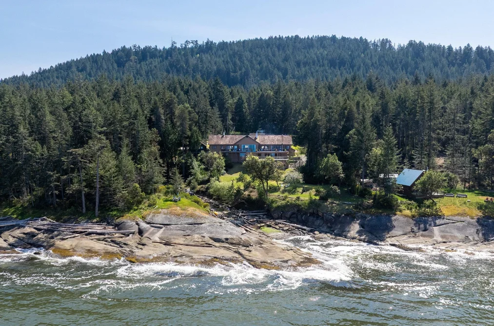 House for sale at 474 W Sticks Allison Road Galiano Island British Columbia - MLS: R3137872
