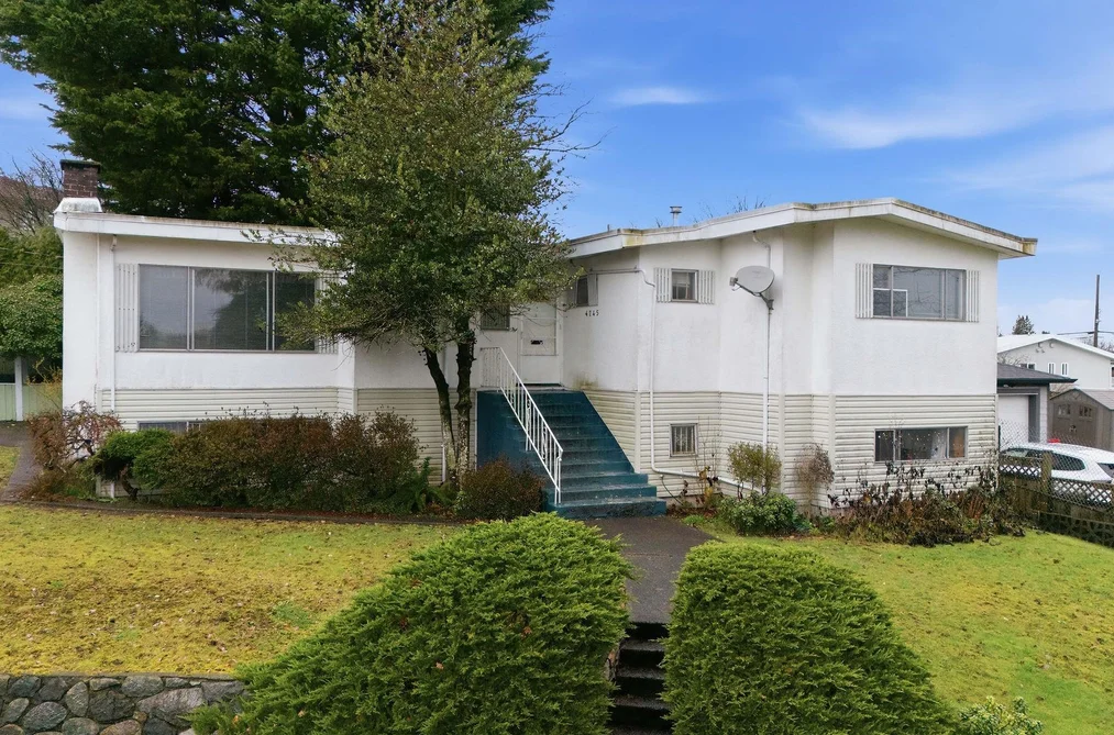 House for sale at 4745 Gilpin Court Burnaby British Columbia - MLS: R3102109
