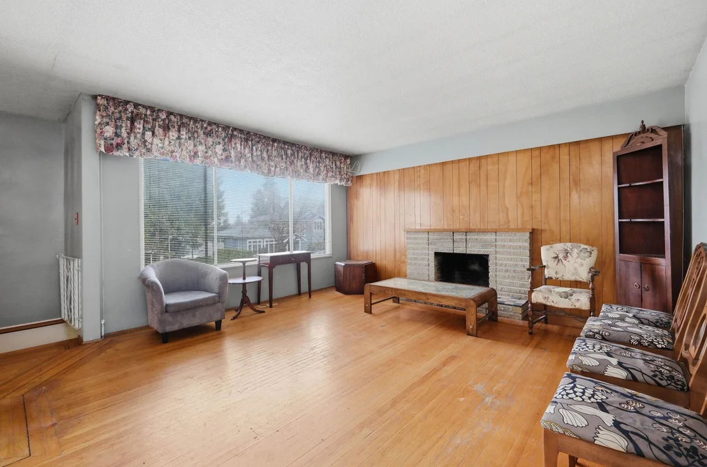 4745 GILPIN COURT, Burnaby BC V5G 3A1, Burnaby BC — Residential for Sale - Photo 2