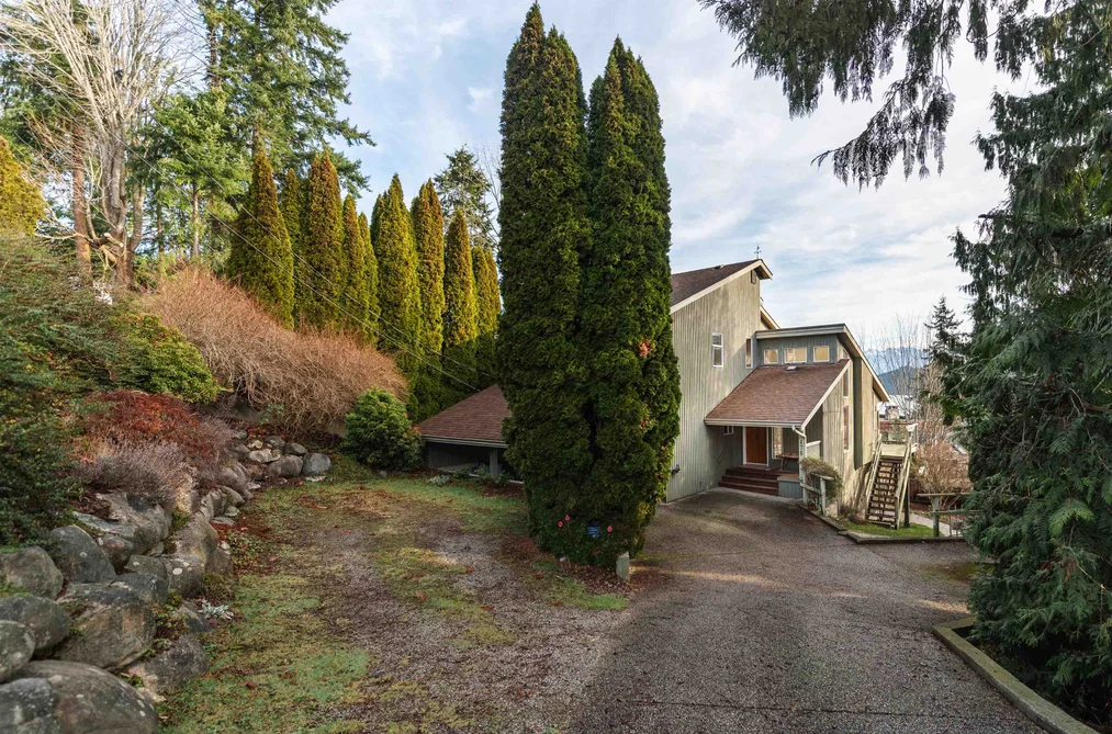 476 ABBS ROAD, Gibsons BC V0N 1V8, Gibsons BC — Residential for Sale - Photo 2