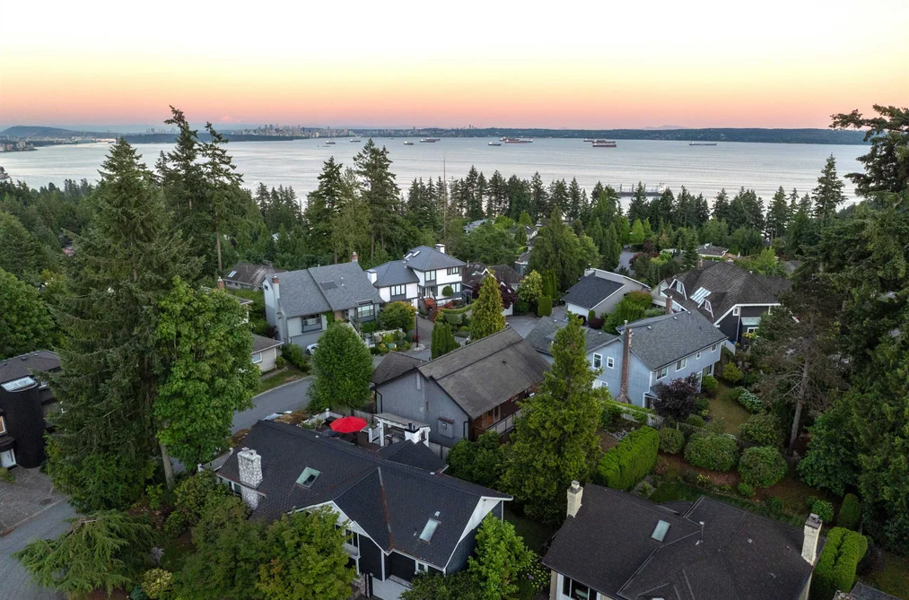 4786 MEADFEILD COURT, West Vancouver BC V7W 2Y3, West Vancouver BC — Residential for Sale — Photo 2 of 40