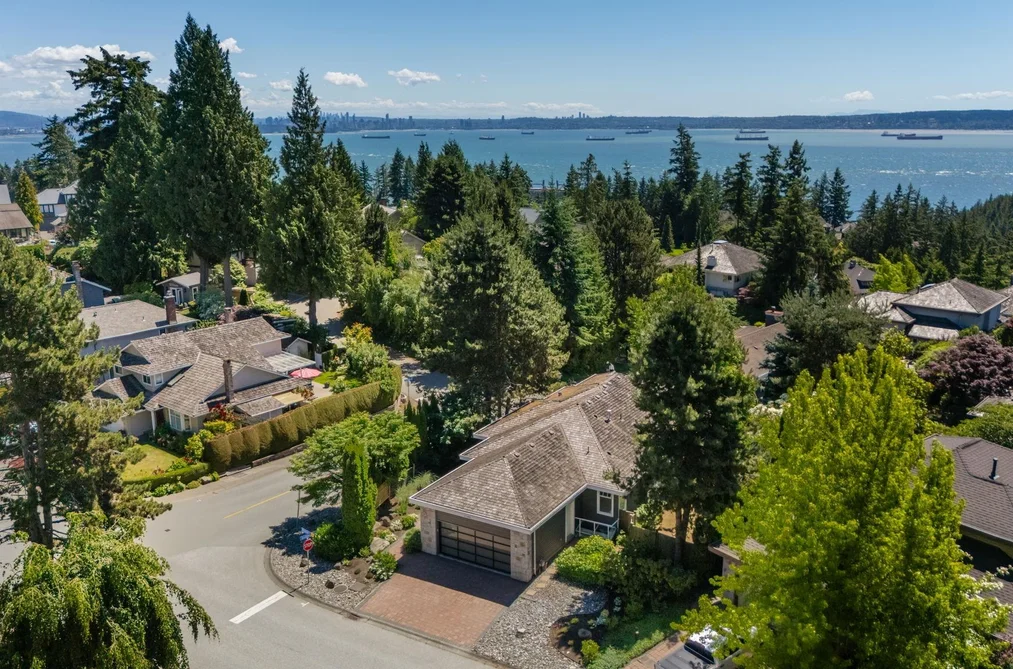 House for sale at 4789 Headland Drive West Vancouver British Columbia - MLS: R3137673