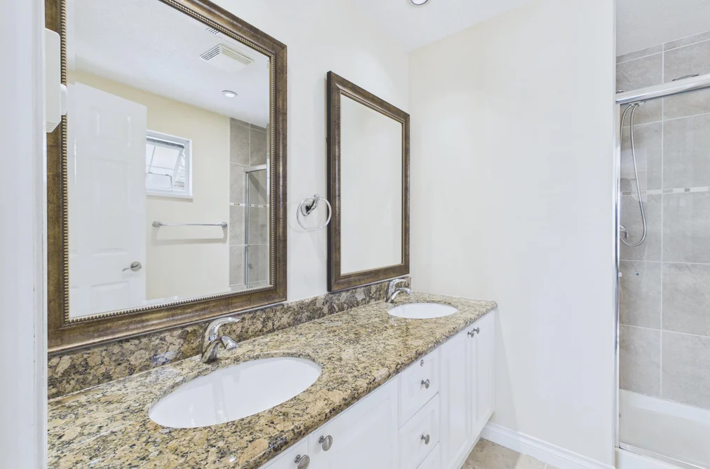 48-5298 Oakmount Crescent, Burnaby, BC - Townhouse for Sale - Photo 16 of 24 48-5298 Oakmount Crescent, Burnaby, BC - Townhouse for Sale - Photo 16 of 24