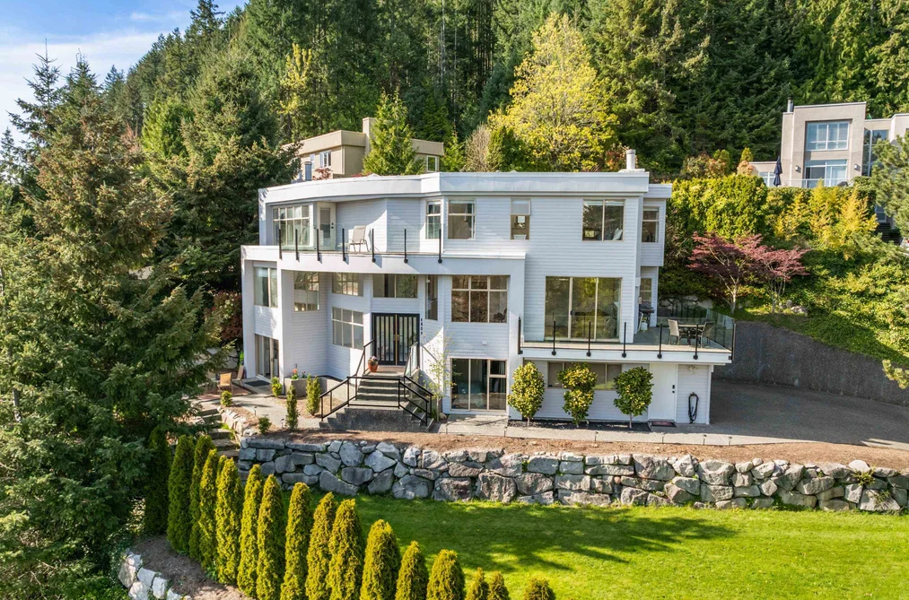 House for sale at 4809 Northwood Place West Vancouver British Columbia - MLS: R3115913