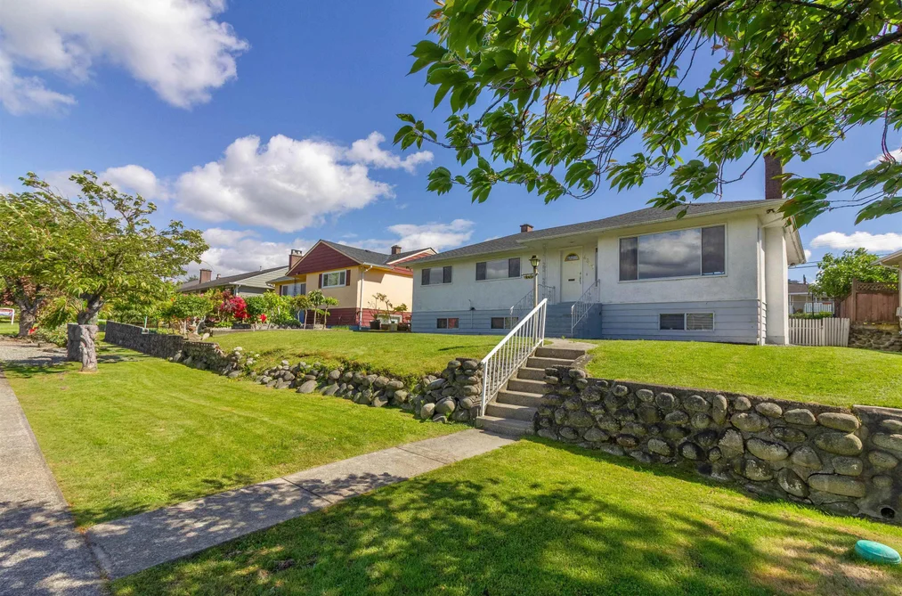 House for sale at 4810 Fairlawn Drive Burnaby British Columbia - MLS: R3076034