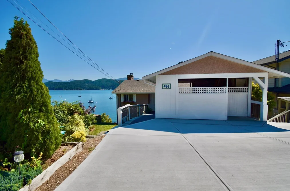House for sale at 484 Marine Drive Gibsons British Columbia - MLS: R3161505