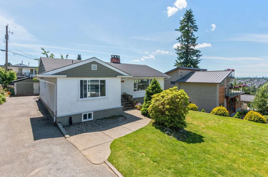 House for sale at 4860 Eton Street Burnaby British Columbia - MLS: R3125993