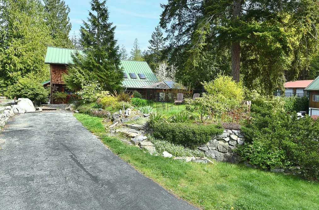 House for sale at 4865 Bowsprit Drive Madeira Park British Columbia - MLS: R3115725