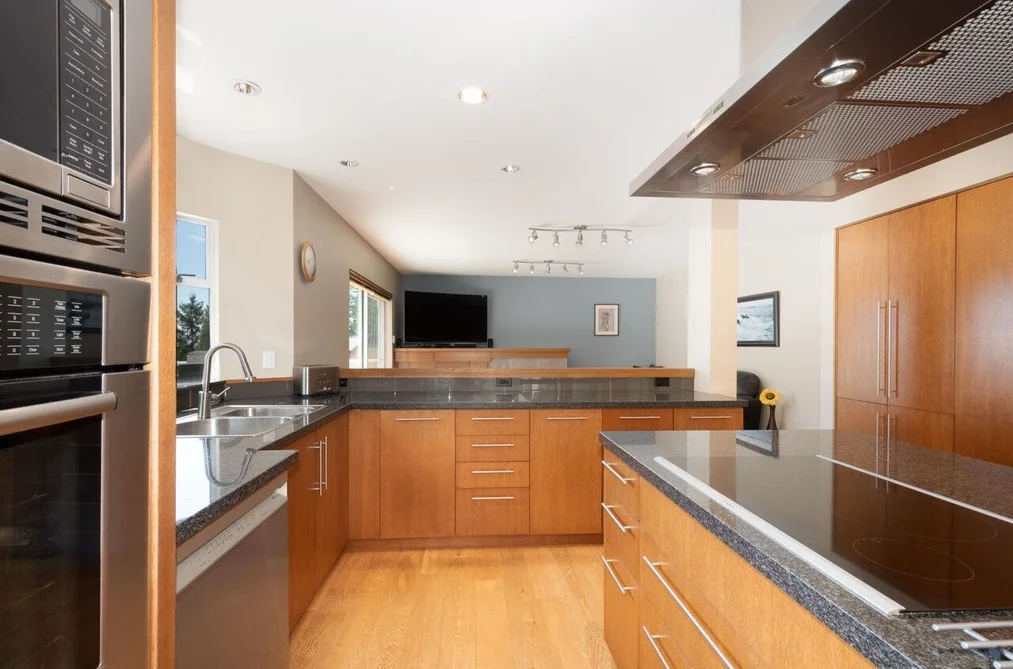 4895 NORTHWOOD DRIVE, West Vancouver, BC — Residential for Sale — Photo 3 of 36