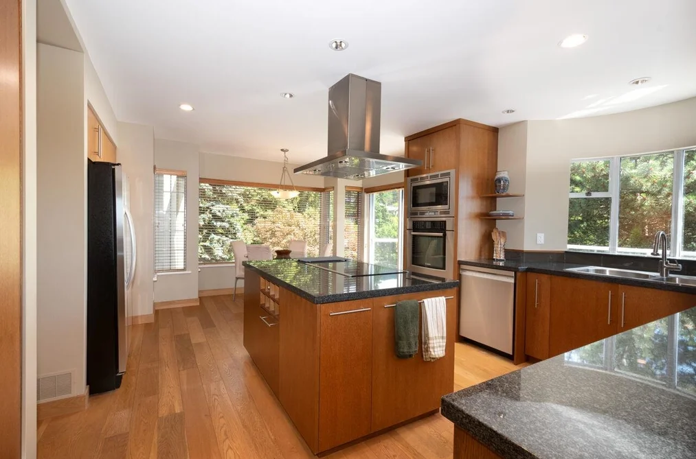 4895 NORTHWOOD DRIVE, West Vancouver, BC — Residential for Sale — Photo 5 of 36