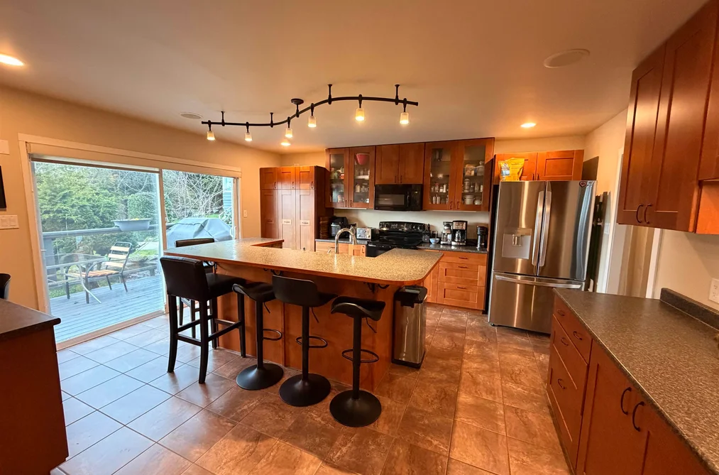 4898 SUNSHINE COAST HIGHWAY, Sechelt BC V7Z 0B7, Sechelt BC — Residential for Sale - Photo 2