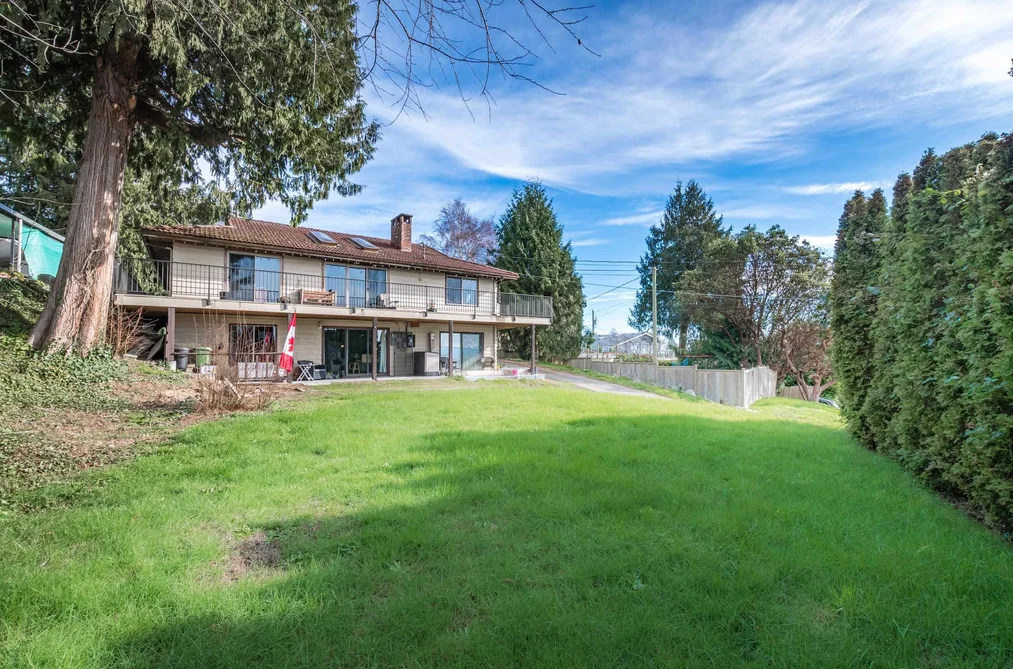 4902 LAUREL AVENUE, Sechelt BC V7Z 0B7, Sechelt BC — Residential for Sale - Photo 2