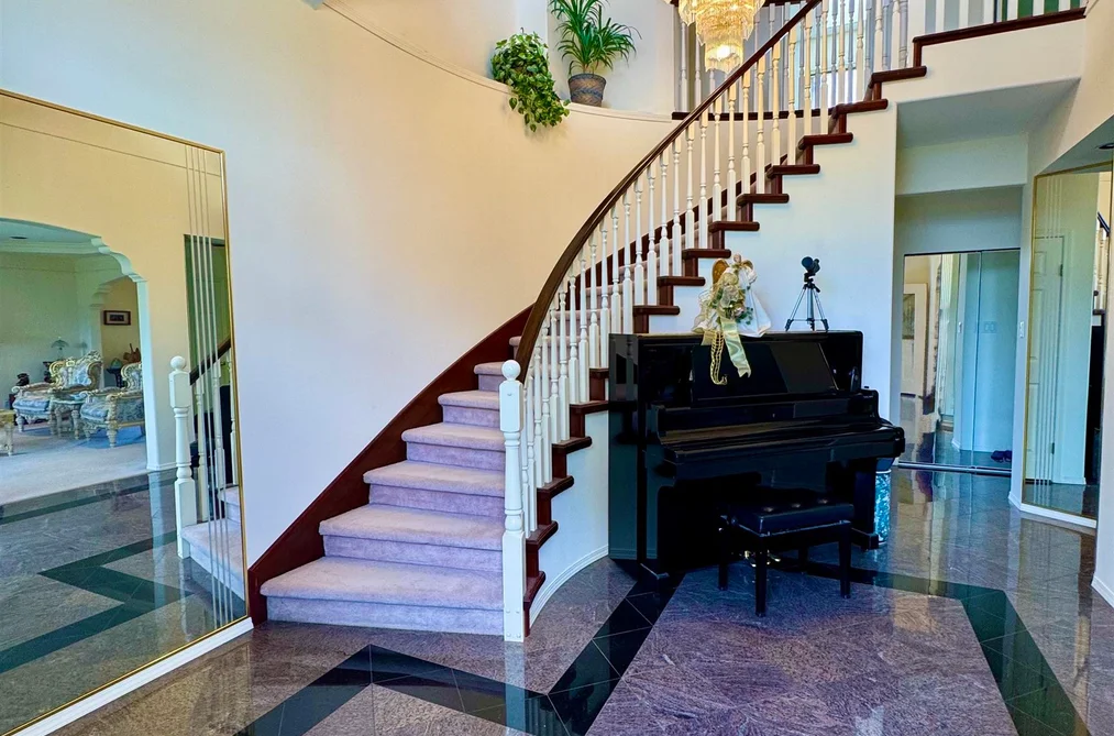 4920 SARDIS CRESCENT, Burnaby BC V5H 3K3, Burnaby BC — Residential for Sale - Photo 2