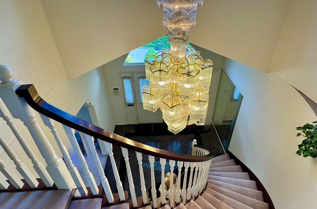 4920 SARDIS CRESCENT, Burnaby BC V5H 3K3, Burnaby BC — Residential for Sale — Photo 3 of 40